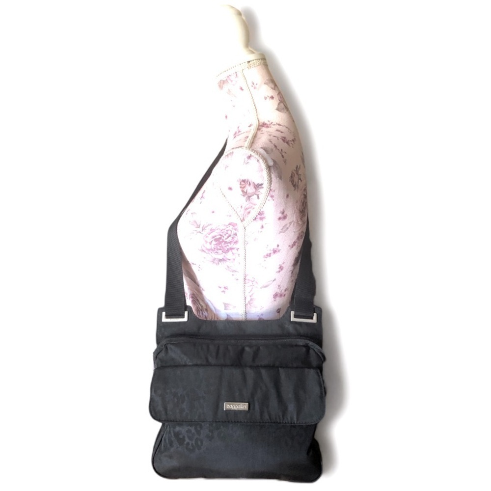 Baggallini Town Crossbody